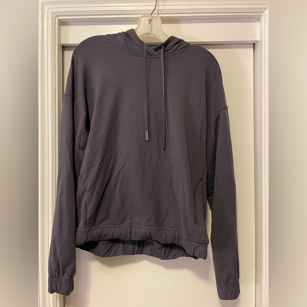 Lululemon women’s sweatshirt size 8